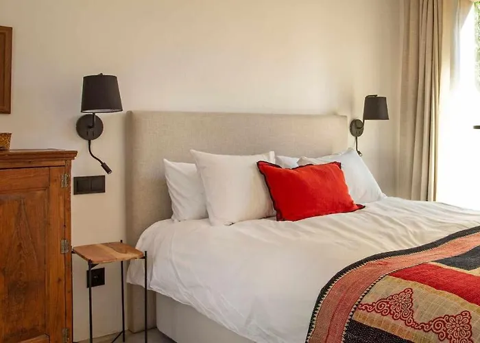 La Alberca Chica. Casa Parejas, Con Piscina Hébergement de vacances *